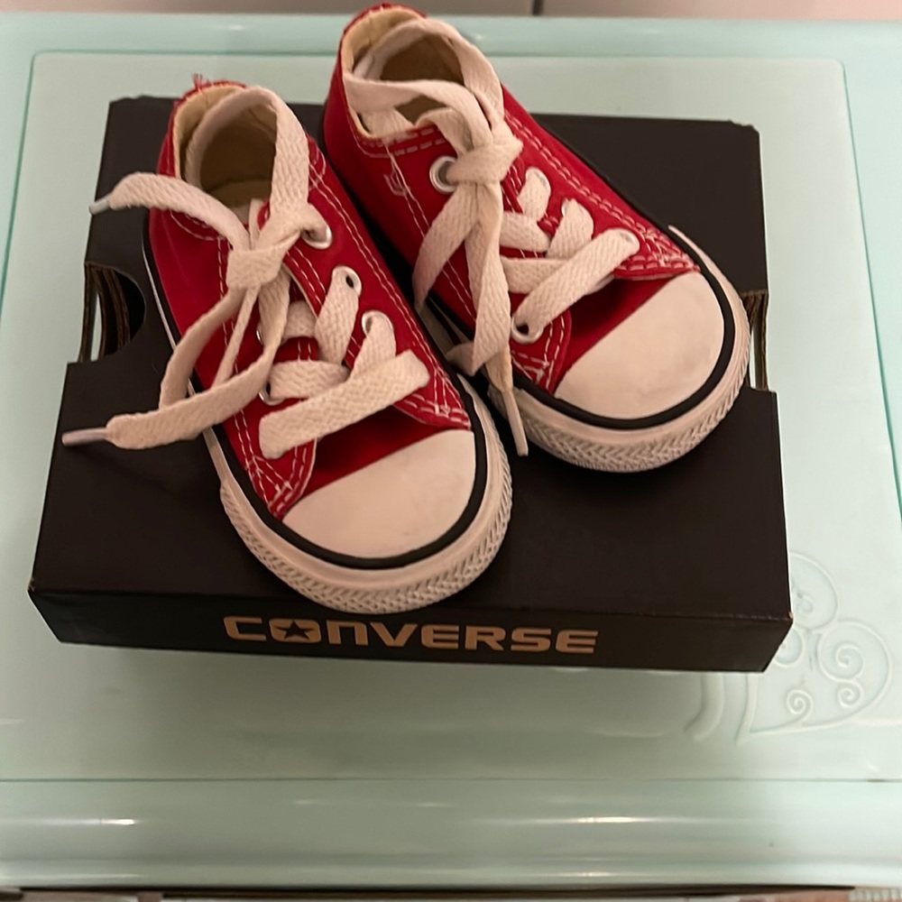 Converse kids size 3